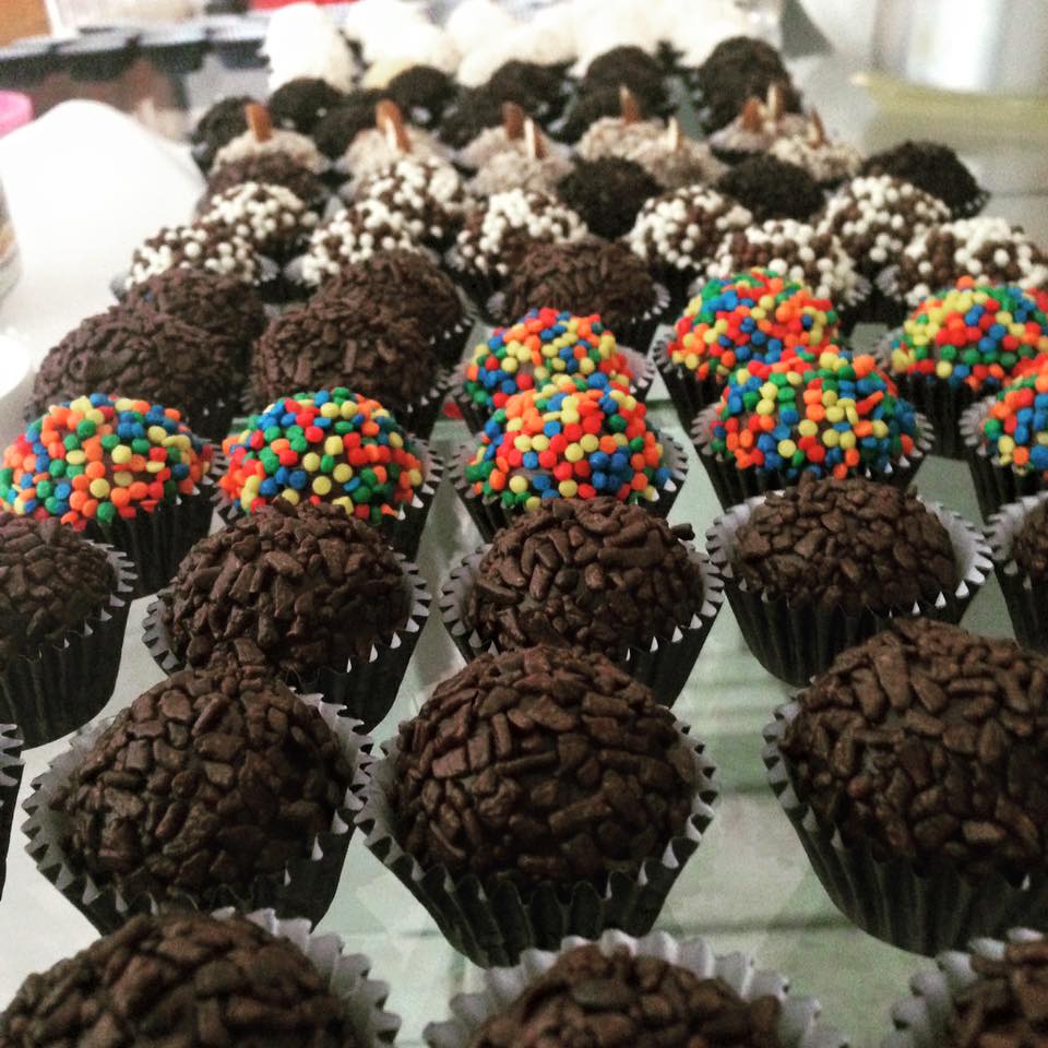 Brigadeiros tradicionais.